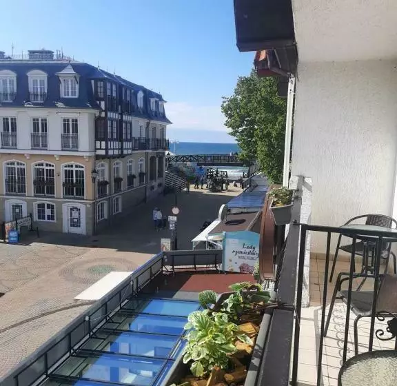 اتاق استاندارد با بالکن و چشم‌انداز دریا, Villa Rafa