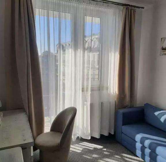 اتاق استاندارد با بالکن و چشم‌انداز دریا, Villa Rafa