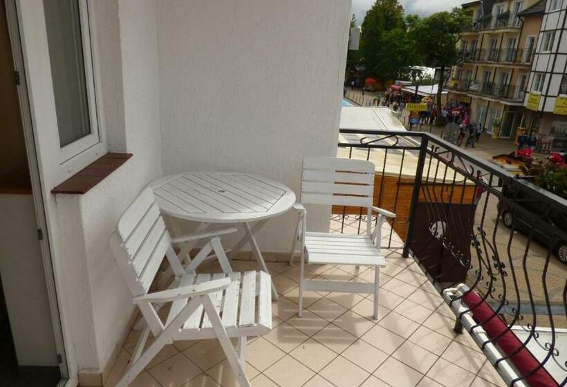 اتاق استاندارد با بالکن و چشم‌انداز دریا, Villa Rafa