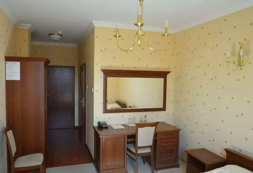 اتاق استاندارد, Zamek Gostynin
