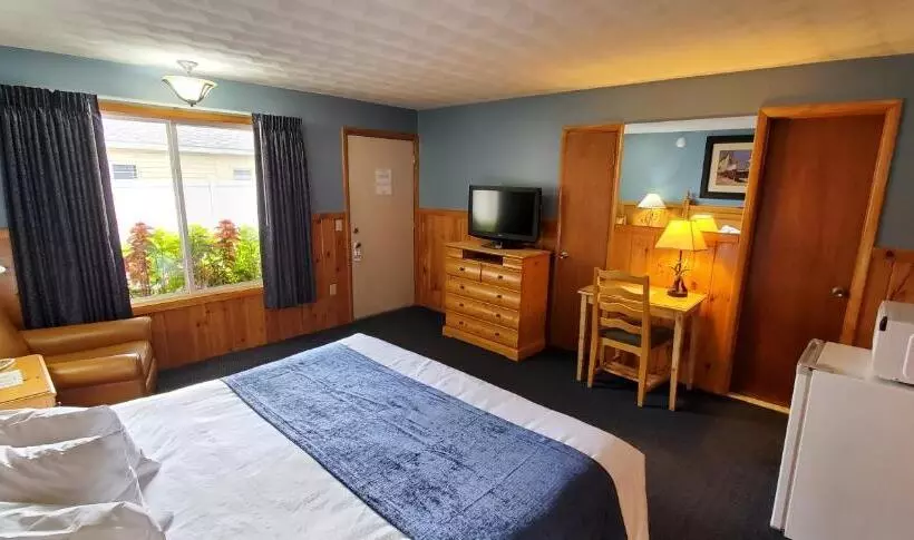 キングサイズベッドのスタンダードルーム, The Lake Motel