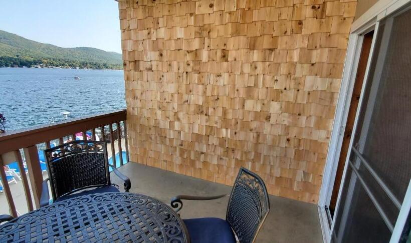 스위트, The Lake Motel