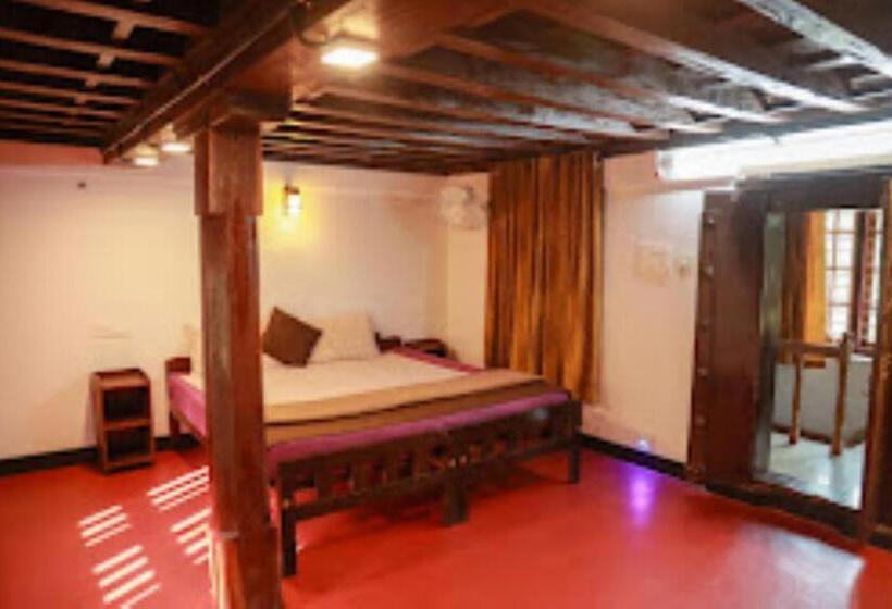 غرفة عائلية, Keloth Tharavad Kerala