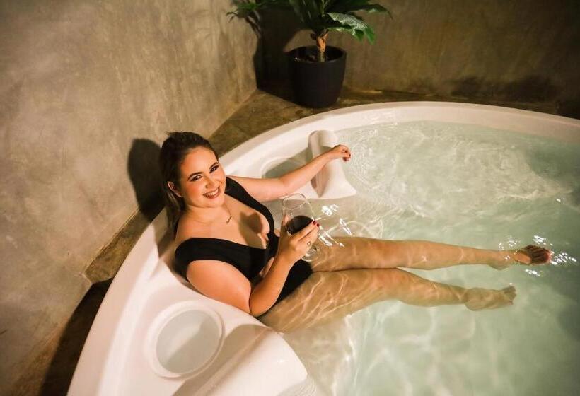 מיטת קינג בסוויטה, Pousada Matuto Sonhador