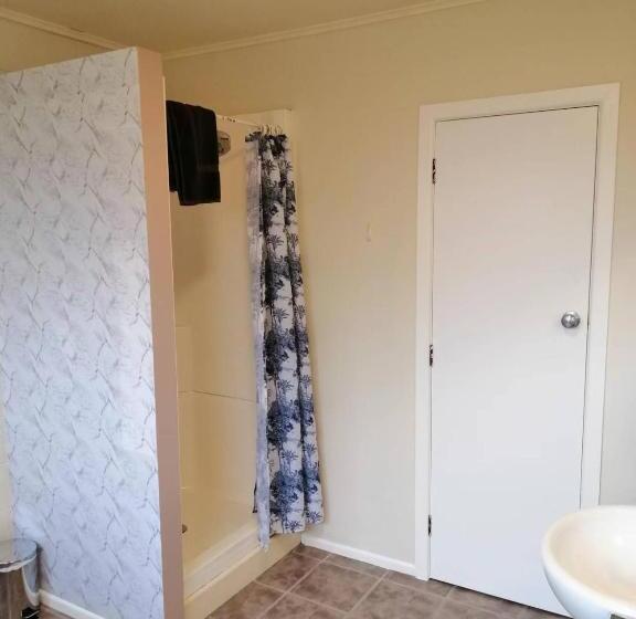 １ベッドルームアパートメント, Stanley Apartments