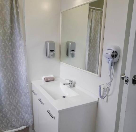 ２ベッドルームアパートメント, Stanley Apartments