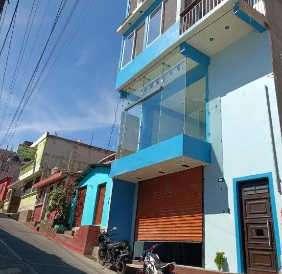 اتاق لوکس با چشم‌انداز شهر, Casa Chikuwa
