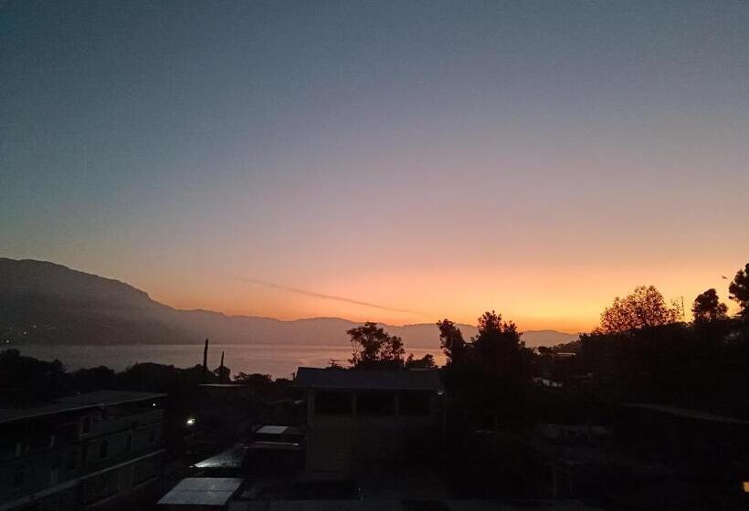 اتاق لوکس با چشمانداز شهر, Casa Chikuwa