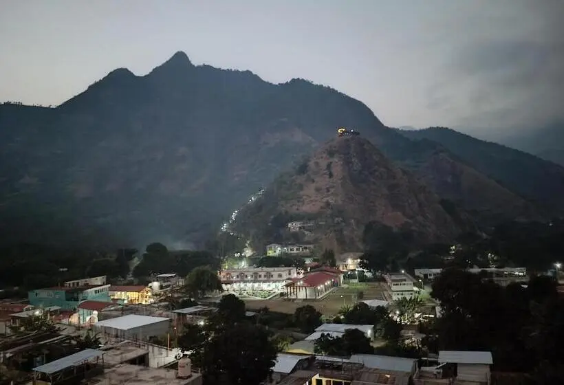 اتاق لوکس با چشم‌انداز شهر, Casa Chikuwa
