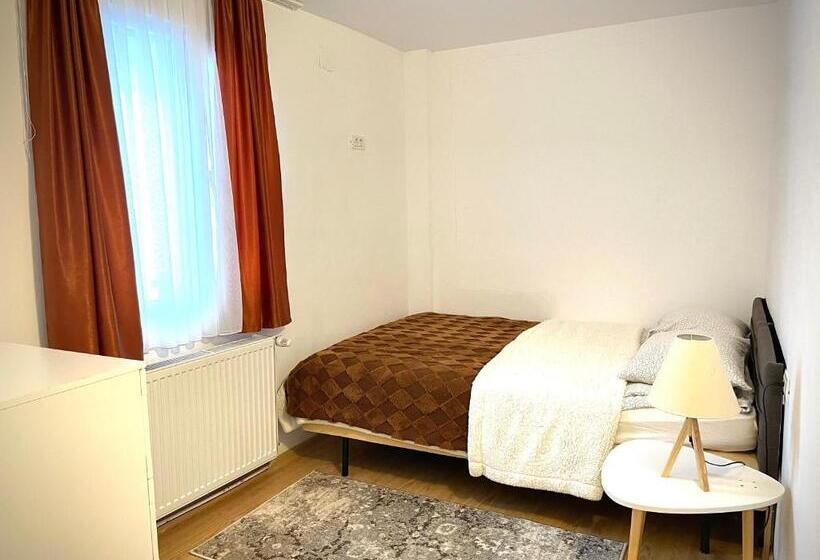 스탠다드 룸, La Mama