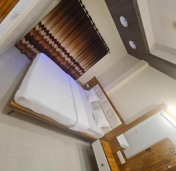 Номер Deluxe, Empire