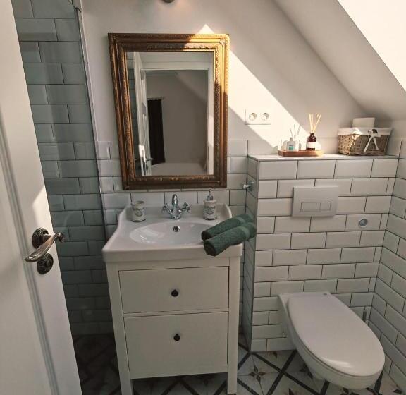 高级工作室, Elisoria Superiors