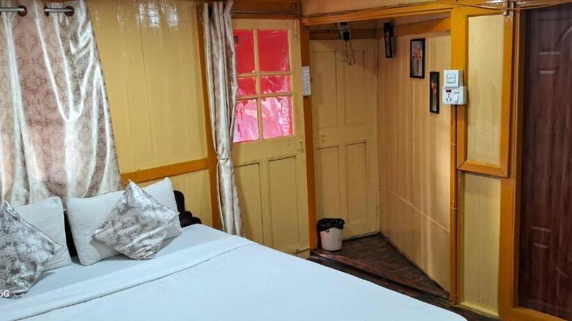 اتاق لوکس, Bloom Inn