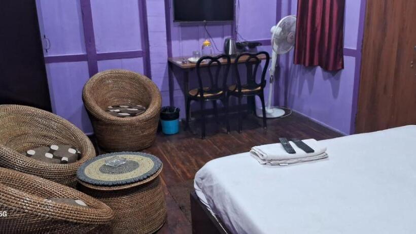 اتاق لوکس خانوادگی, Bloom Inn