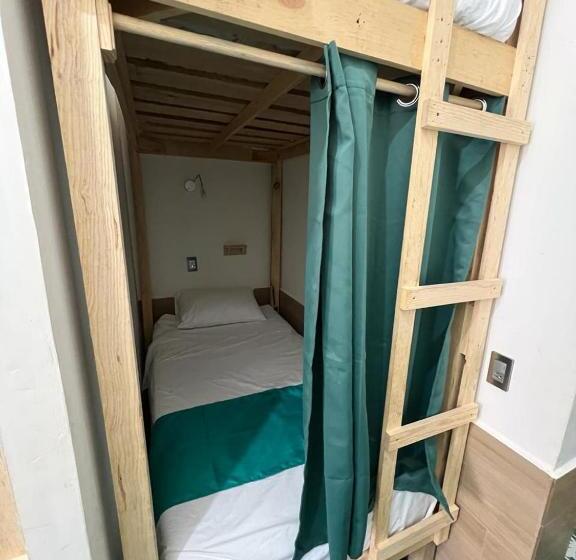 سرير فى غرفة مشتركه, Hostal Doña Cuca