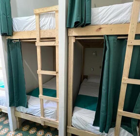 ルームシェアのワンベッド, Hostal Doña Cuca