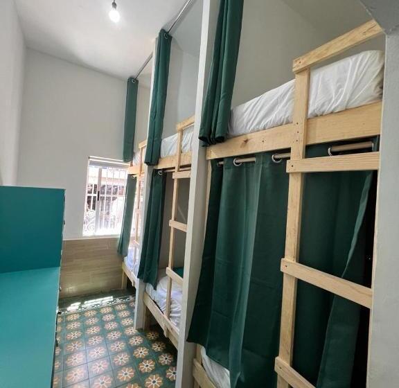 سرير فى غرفة مشتركه, Hostal Doña Cuca