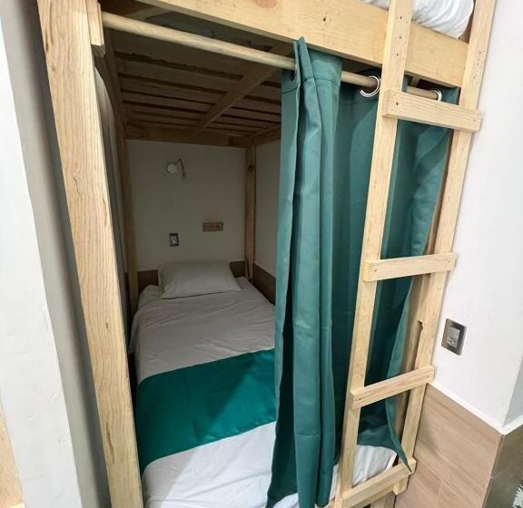 سرير فى غرفة مشتركه, Hostal Doña Cuca