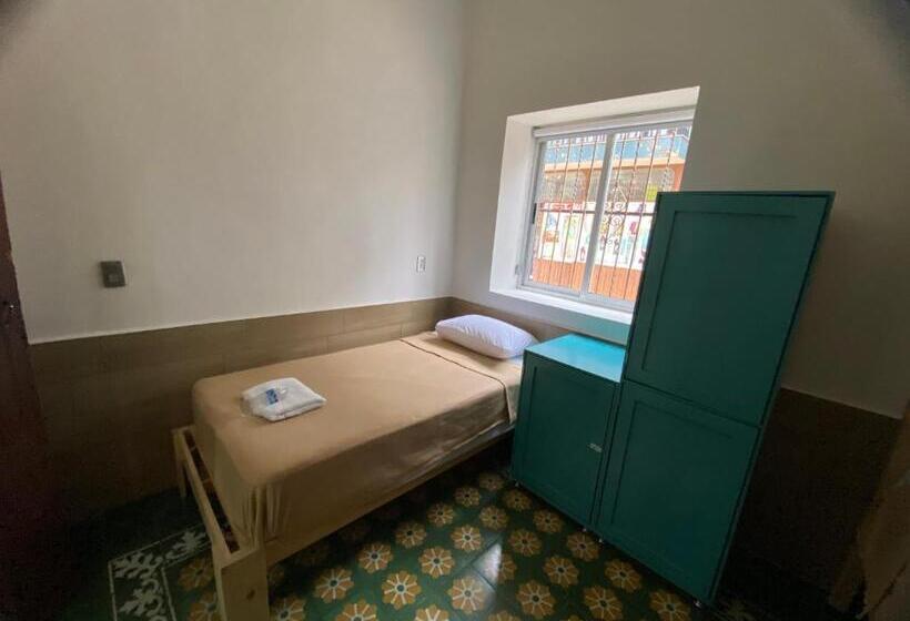 غرفة قياسية ثلاثية, Hostal Doña Cuca