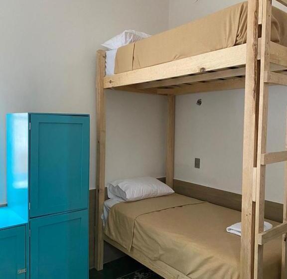 غرفة قياسية ثلاثية, Hostal Doña Cuca