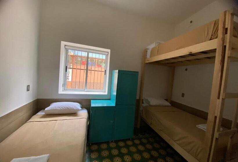 スタンダードトリプルルーム, Hostal Doña Cuca