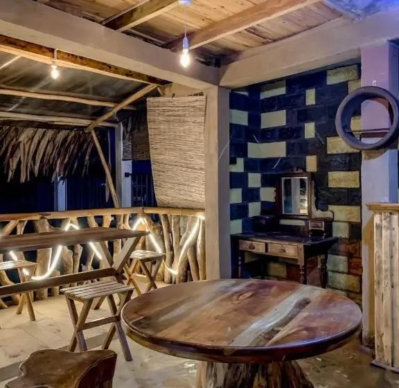 マウンテンビュースタンダードルーム, Lamiaceae Wood Cabin