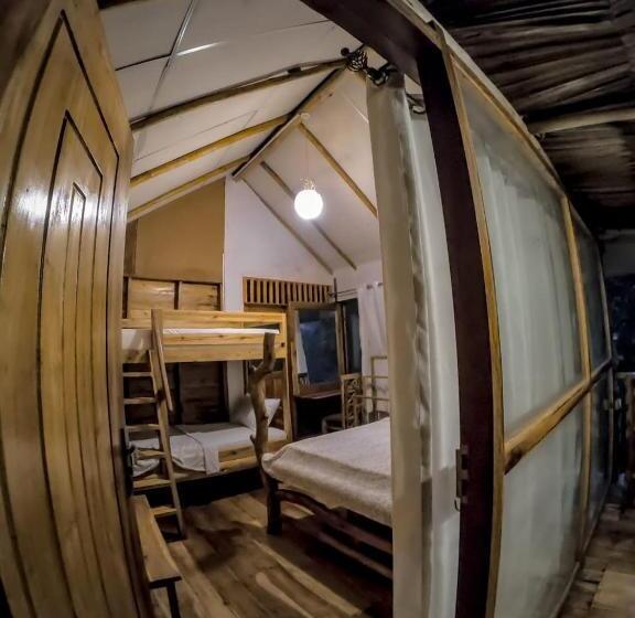 غرفة عائلية مطلّة علي الجبل, Lamiaceae Wood Cabin