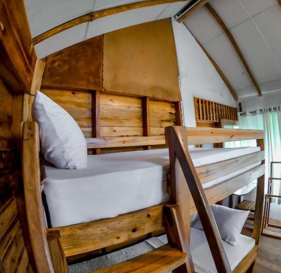 غرفة عائلية مطلّة علي الجبل, Lamiaceae Wood Cabin