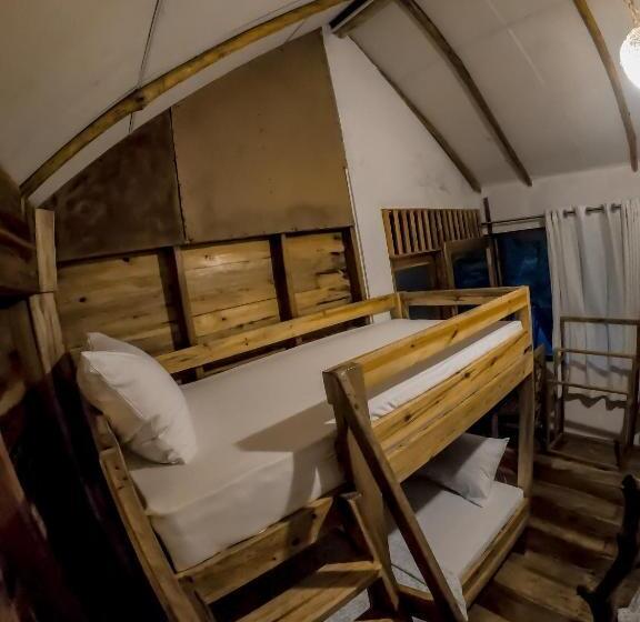 غرفة عائلية مطلّة علي الجبل, Lamiaceae Wood Cabin