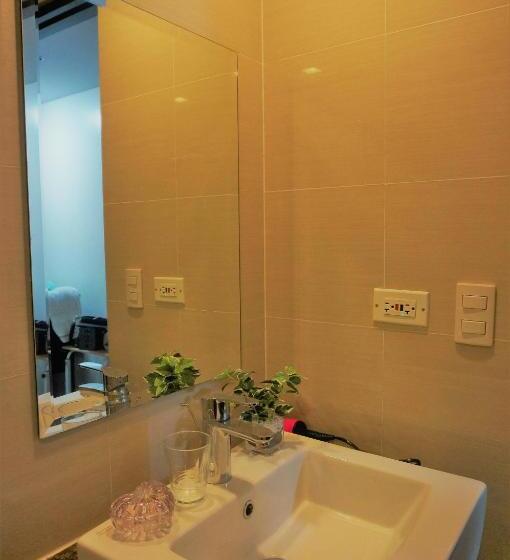 استودیو استاندارد با چشمانداز باغ, Eighty One Building C53j Condotel