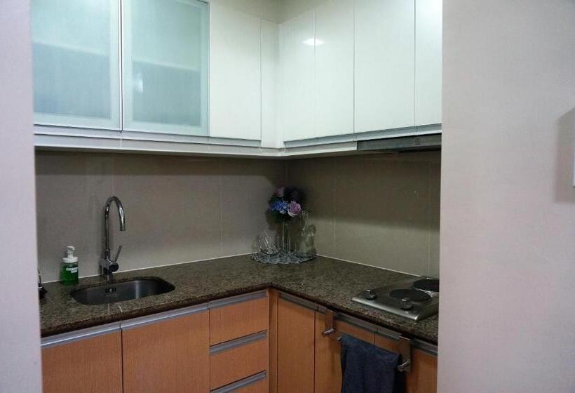 استودیو استاندارد با چشمانداز باغ, Eighty One Building C53j Condotel