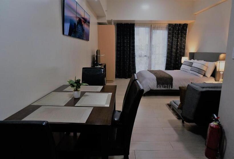 استودیو استاندارد با چشمانداز باغ, Eighty One Building C53j Condotel