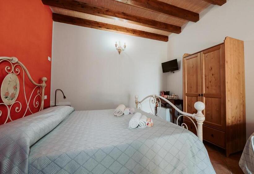 חדר סטנדרט לשלושה עם נוף לגינה, Agriturismo La Mia Terra