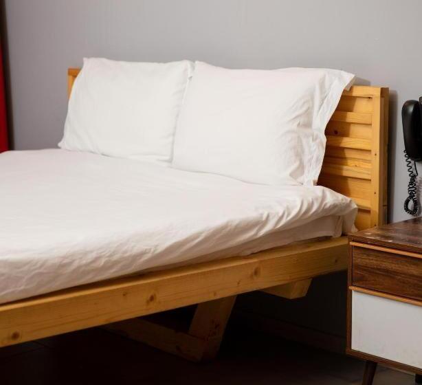 اتاق استاندارد, Gloria Ks