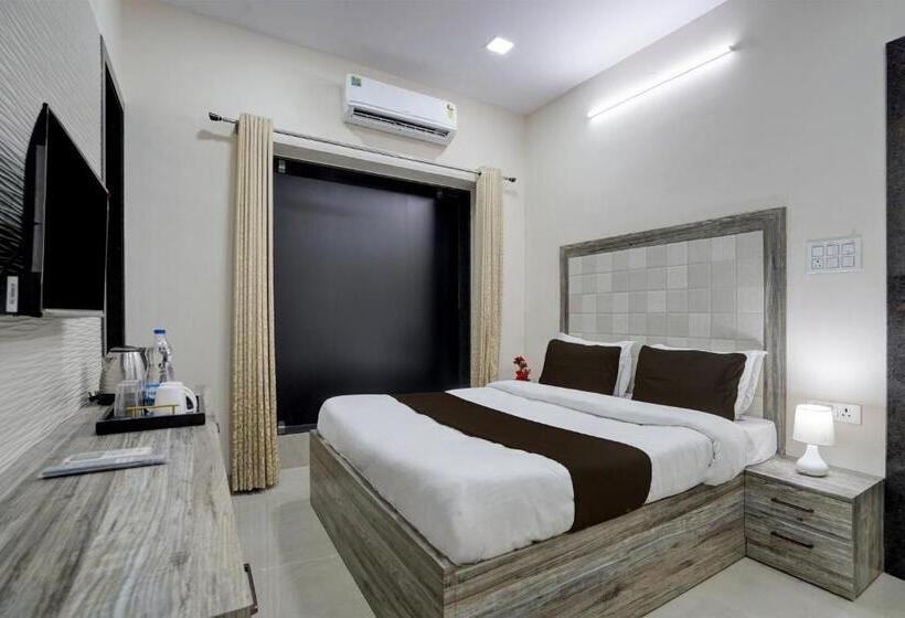 トリプルクラシックルーム, Oyo The Grand Rediance