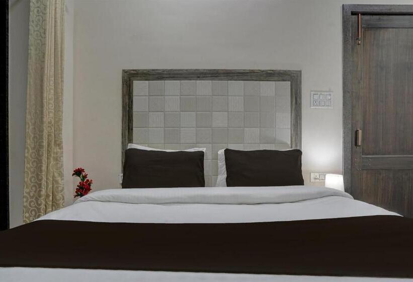 トリプルクラシックルーム, Oyo The Grand Rediance