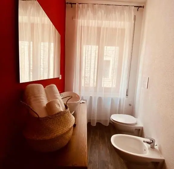 バルコニー付きスタンダードルーム, Carrales Guest House