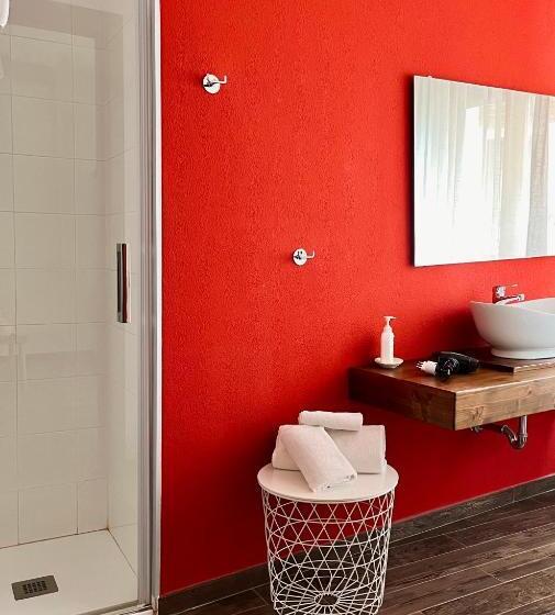 غرفة قياسية مزوَّدة بشُرفة, Carrales Guest House