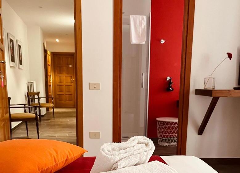 غرفة قياسية مزوَّدة بشُرفة, Carrales Guest House