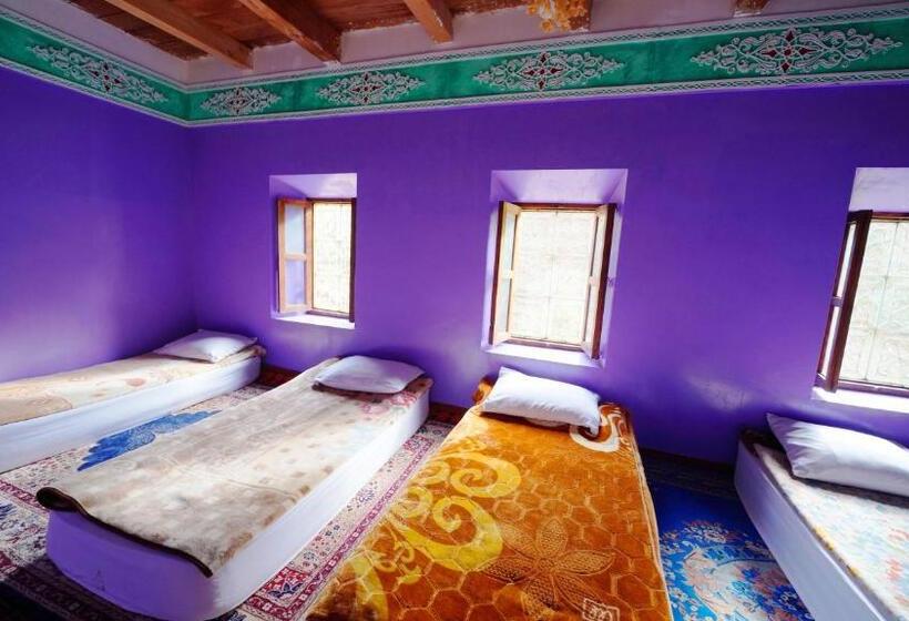 اتاق خانوادگی با سرویس بهداشتی مشترک, Dar Megdaz