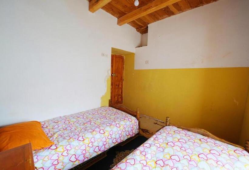 اتاق استاندارد با سرویس بهداشتی مشترک, Dar Megdaz