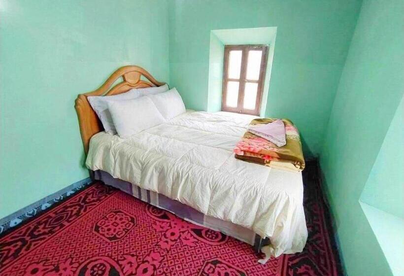 اتاق استاندارد سه تخته با سرویس بهداشتی مشترک, Dar Megdaz