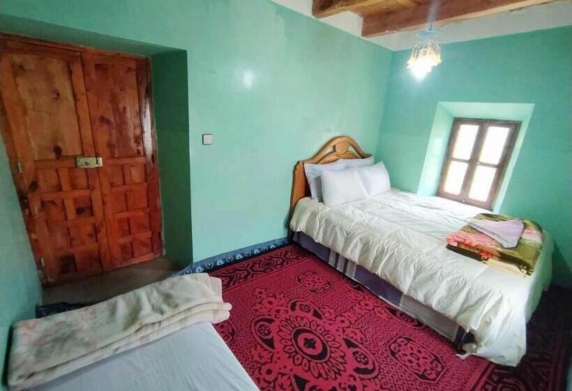 اتاق استاندارد سه تخته با سرویس بهداشتی مشترک, Dar Megdaz