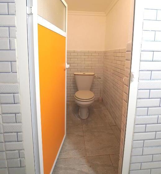 اتاق استاندارد سه تخته با سرویس بهداشتی مشترک, Dar Megdaz