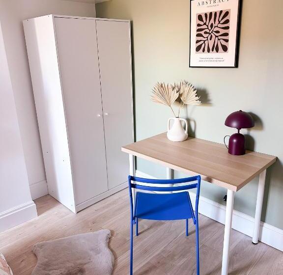 スタンダードルーム, Fosse Luxurys