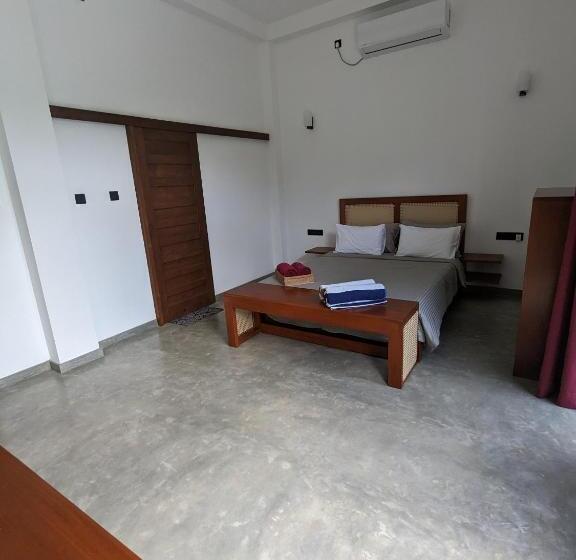 Номер Стандарт Вид на Бассейн, Losu Polhena