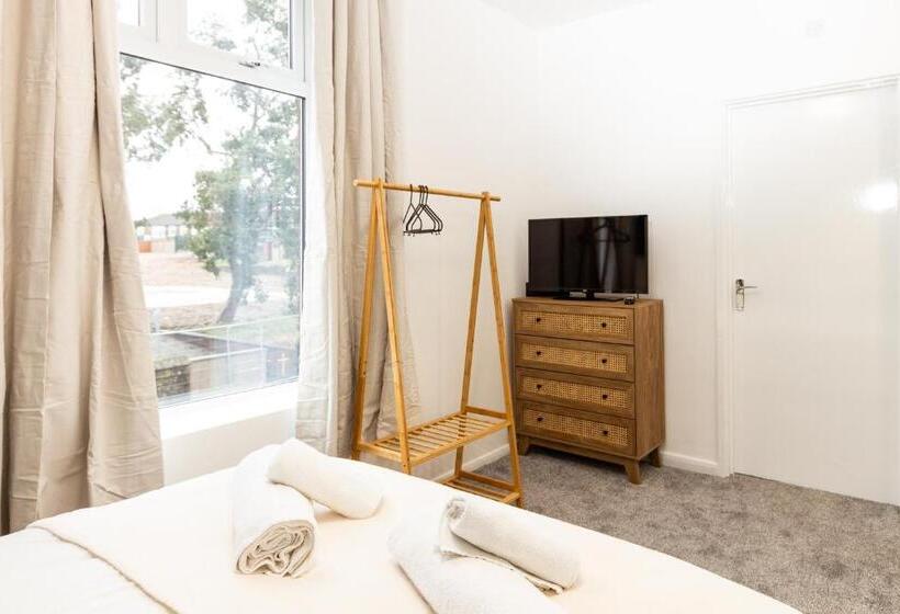 스탠다드 룸, Suite 5   Stylist Spot In Oldham City Centre