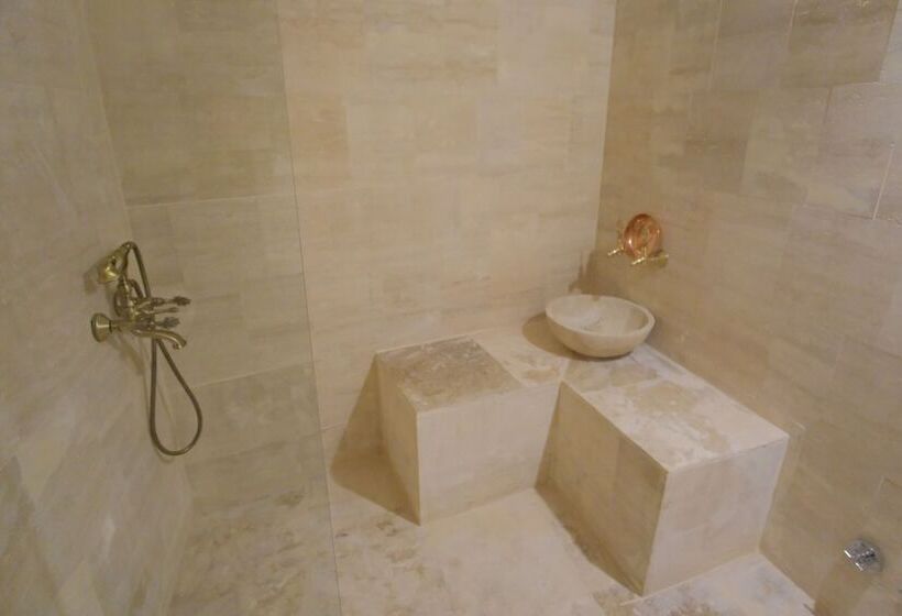 Номер Стандарт, Euphoria Cave House