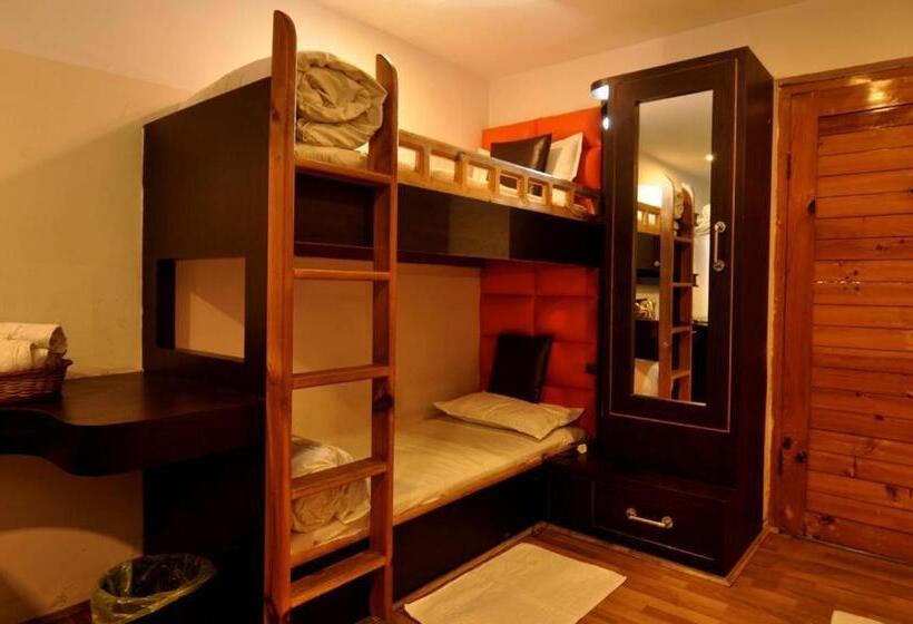 חדר משפחתי נוף להרים, Grand Akbar