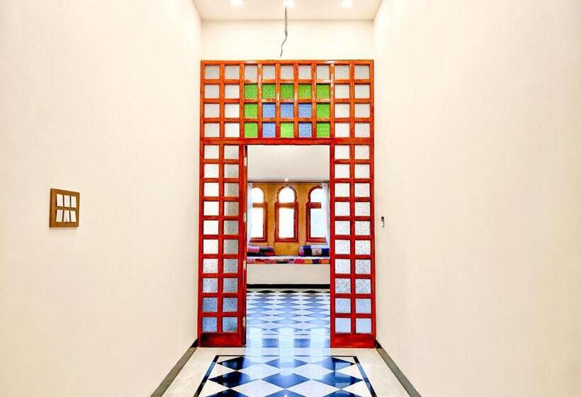 סוויטה משפחתית, Vasudev Niwas